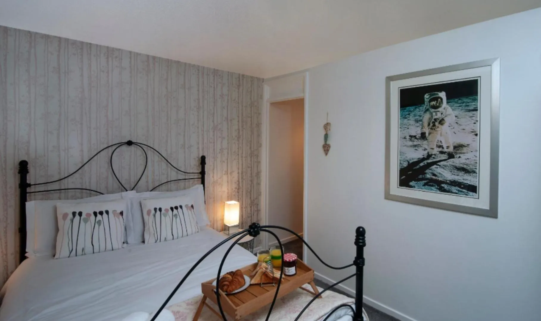 Holyrood Hideaway-City Centre 2-Bed Edinburg